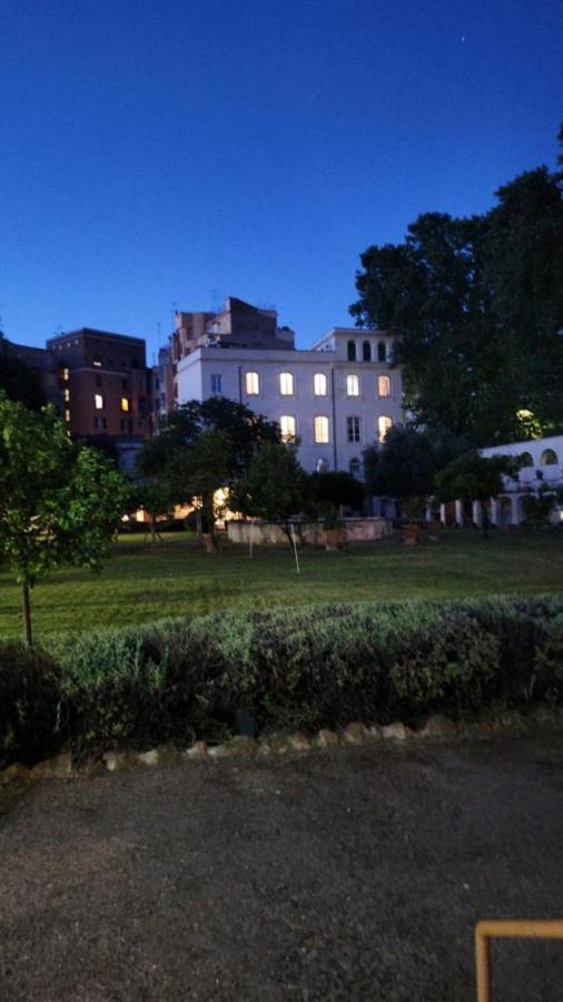 Хостел Borgo Ripa Urban Travel Рим Екстер'єр фото