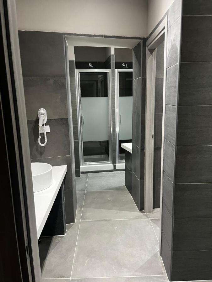 Хостел Borgo Ripa Urban Travel Рим Екстер'єр фото