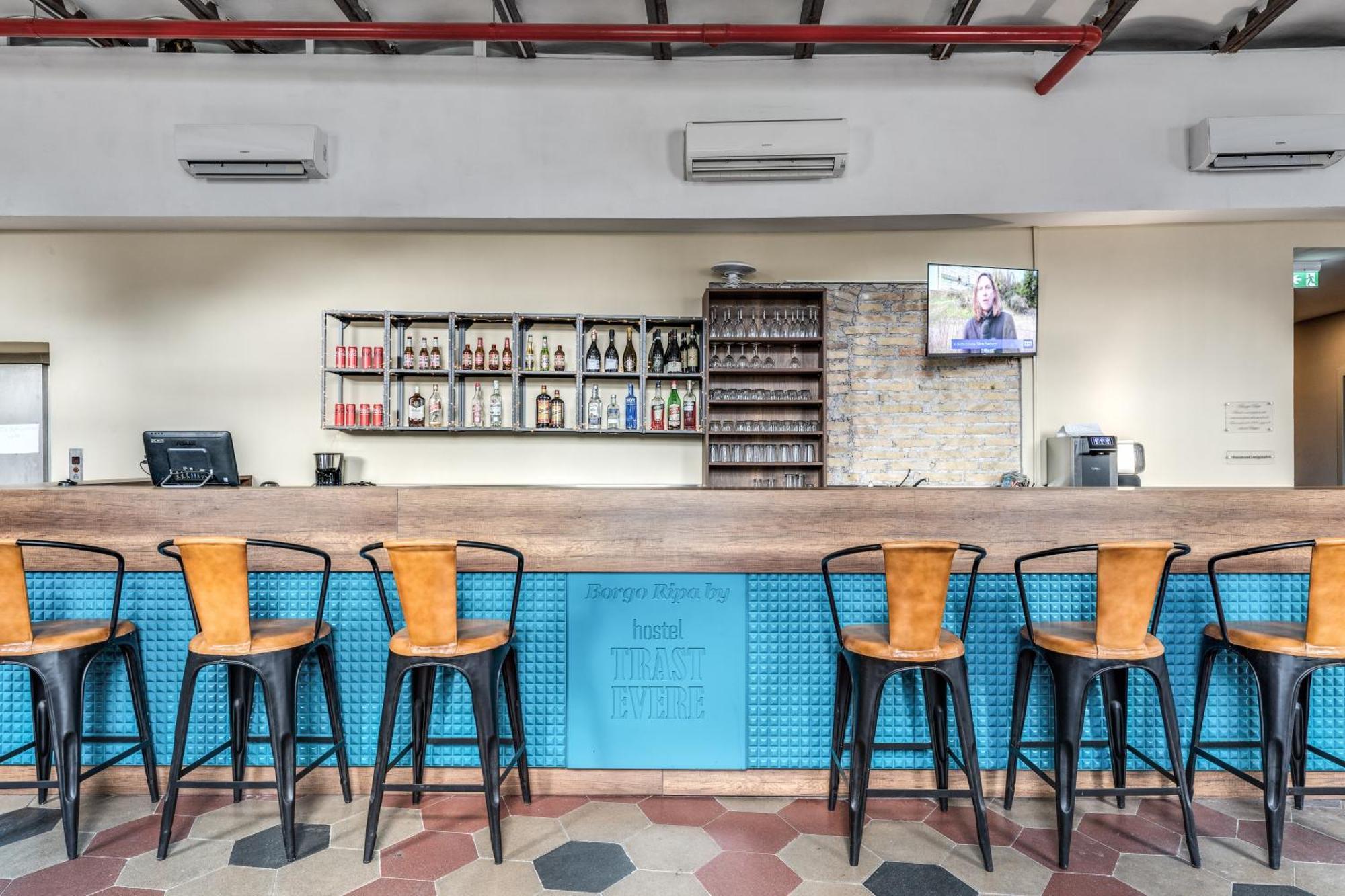 Хостел Borgo Ripa Urban Travel Рим Екстер'єр фото