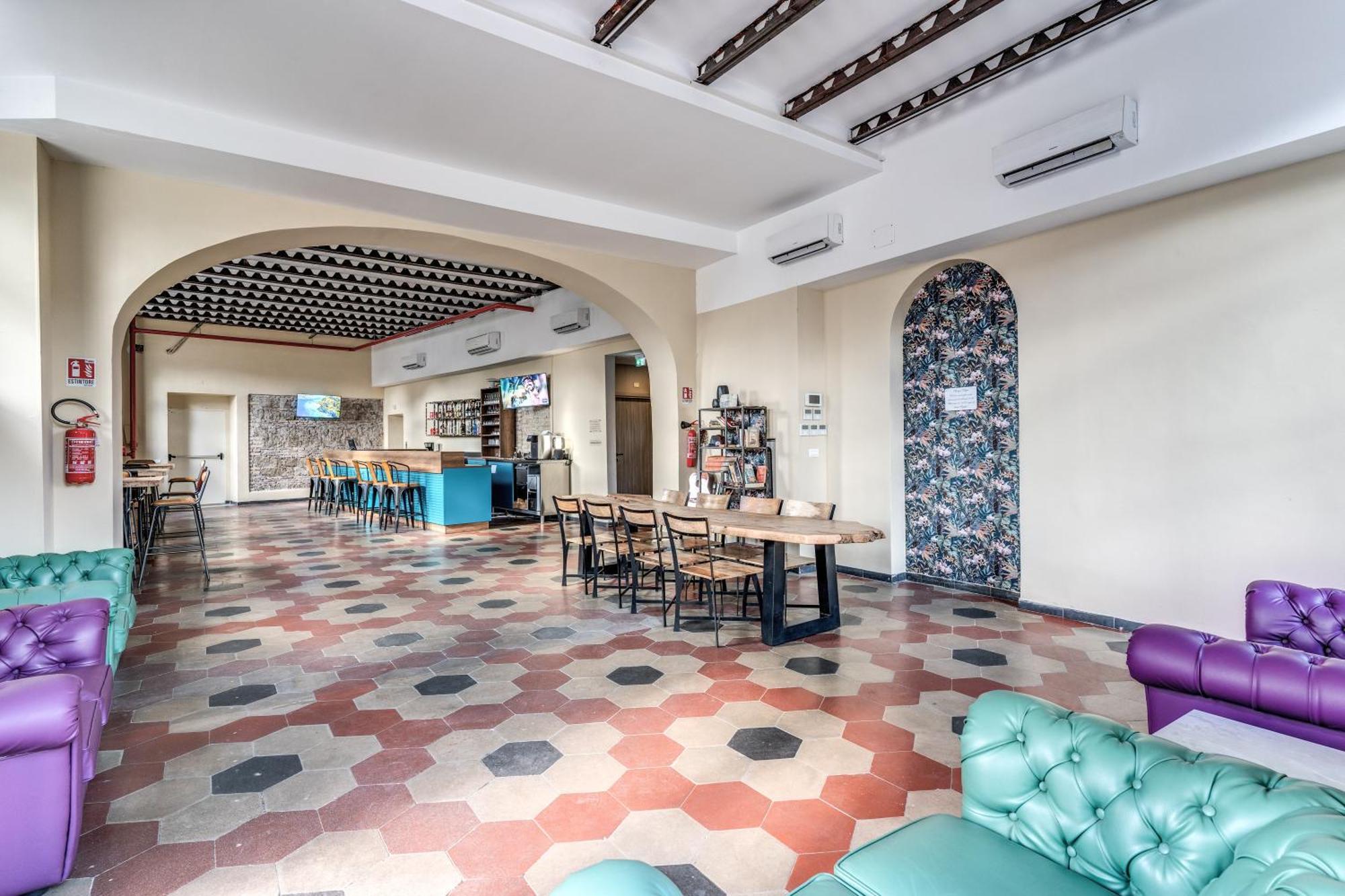 Хостел Borgo Ripa Urban Travel Рим Екстер'єр фото