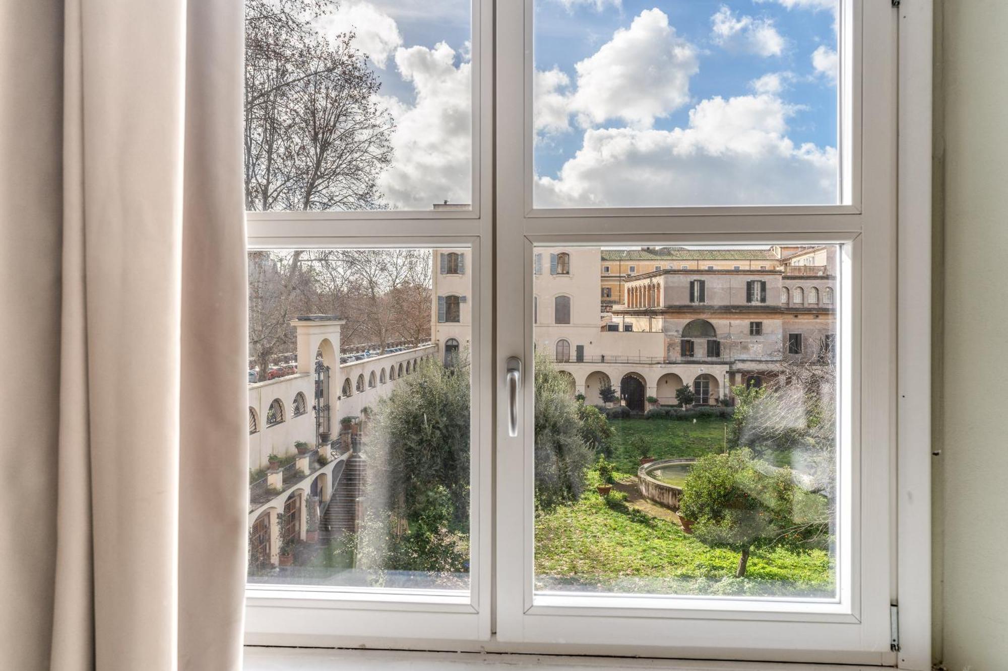 Хостел Borgo Ripa Urban Travel Рим Екстер'єр фото