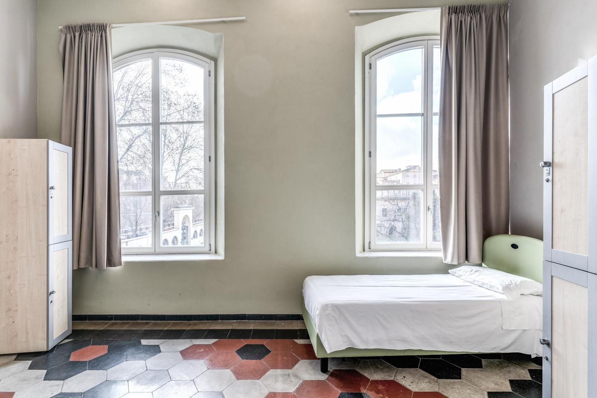 Хостел Borgo Ripa Urban Travel Рим Екстер'єр фото