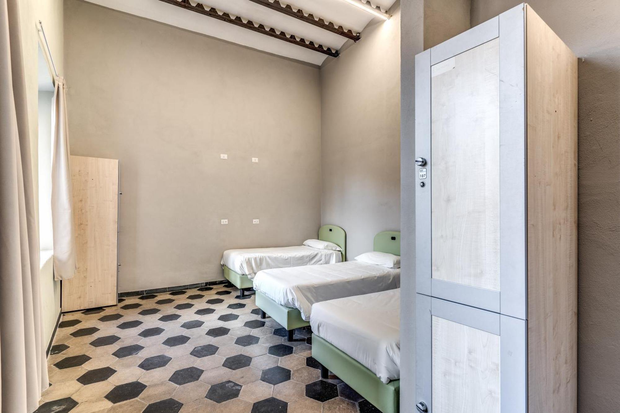 Хостел Borgo Ripa Urban Travel Рим Екстер'єр фото