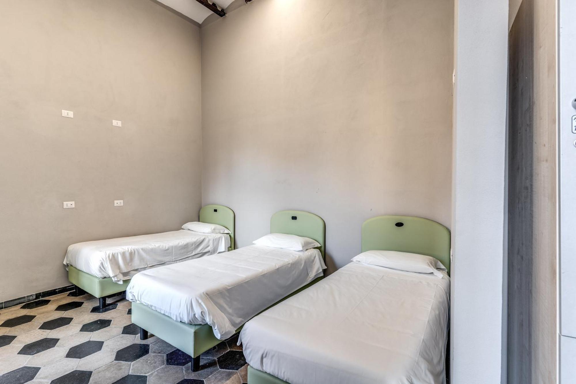 Хостел Borgo Ripa Urban Travel Рим Екстер'єр фото