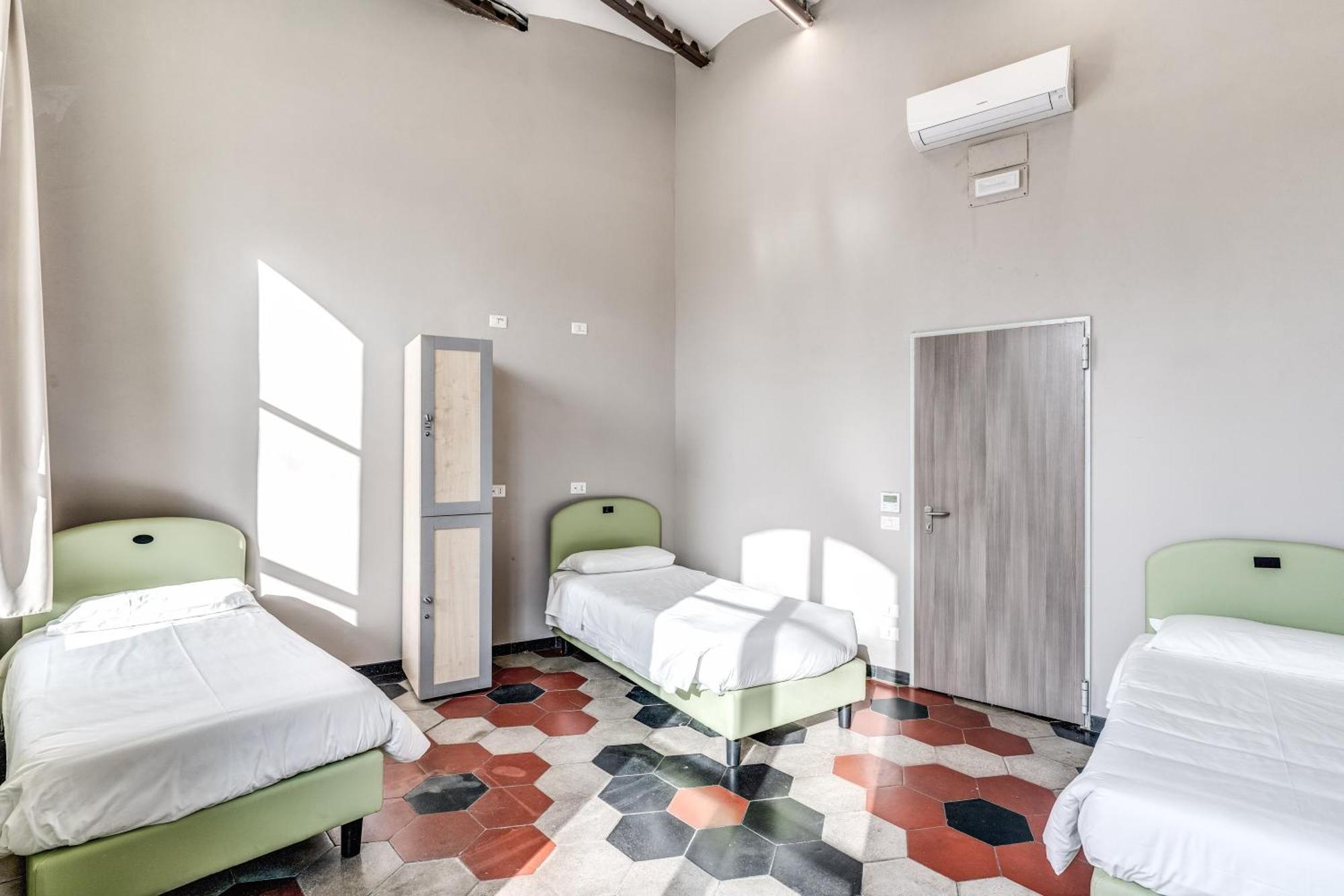 Хостел Borgo Ripa Urban Travel Рим Екстер'єр фото
