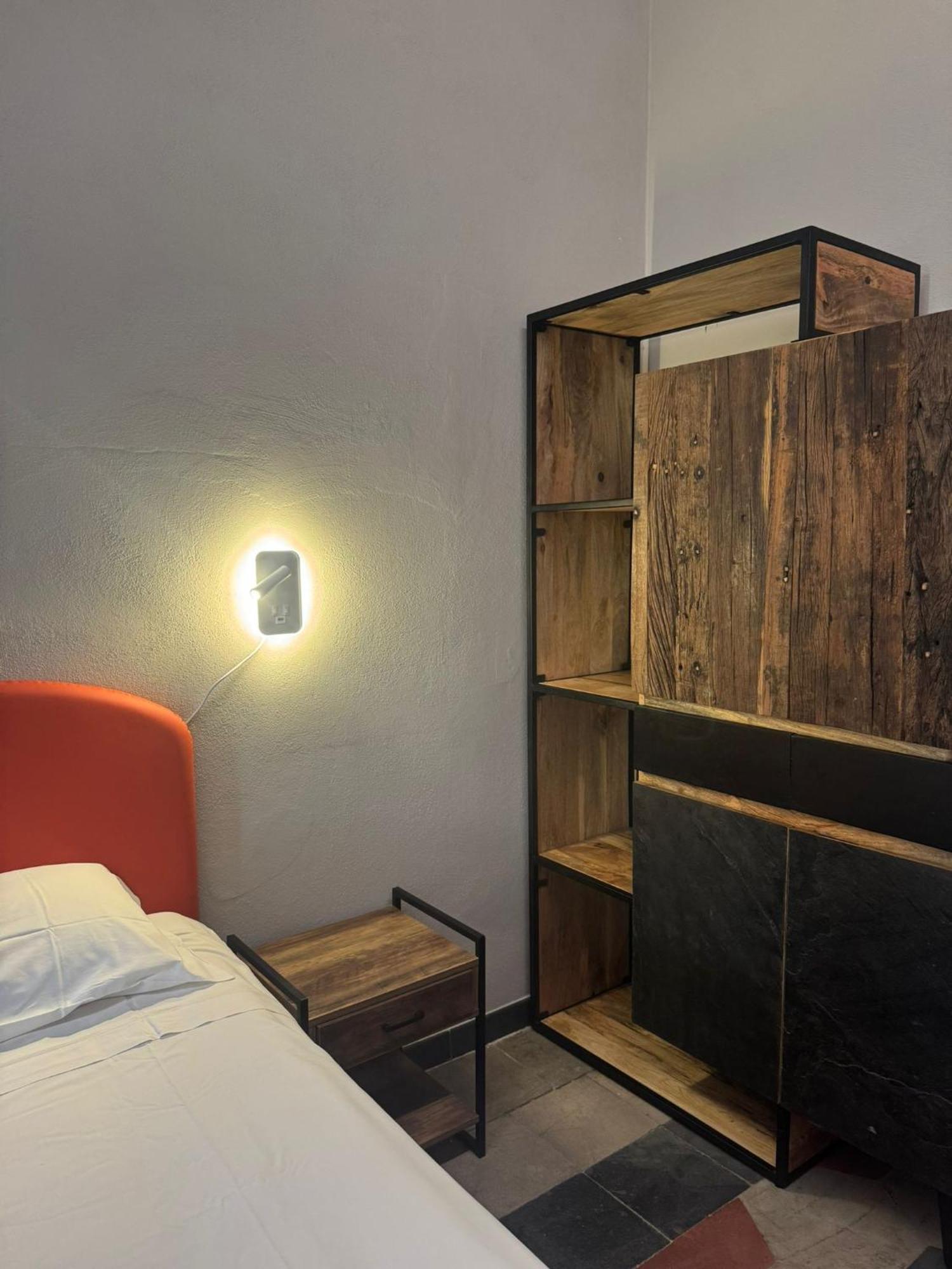 Хостел Borgo Ripa Urban Travel Рим Екстер'єр фото
