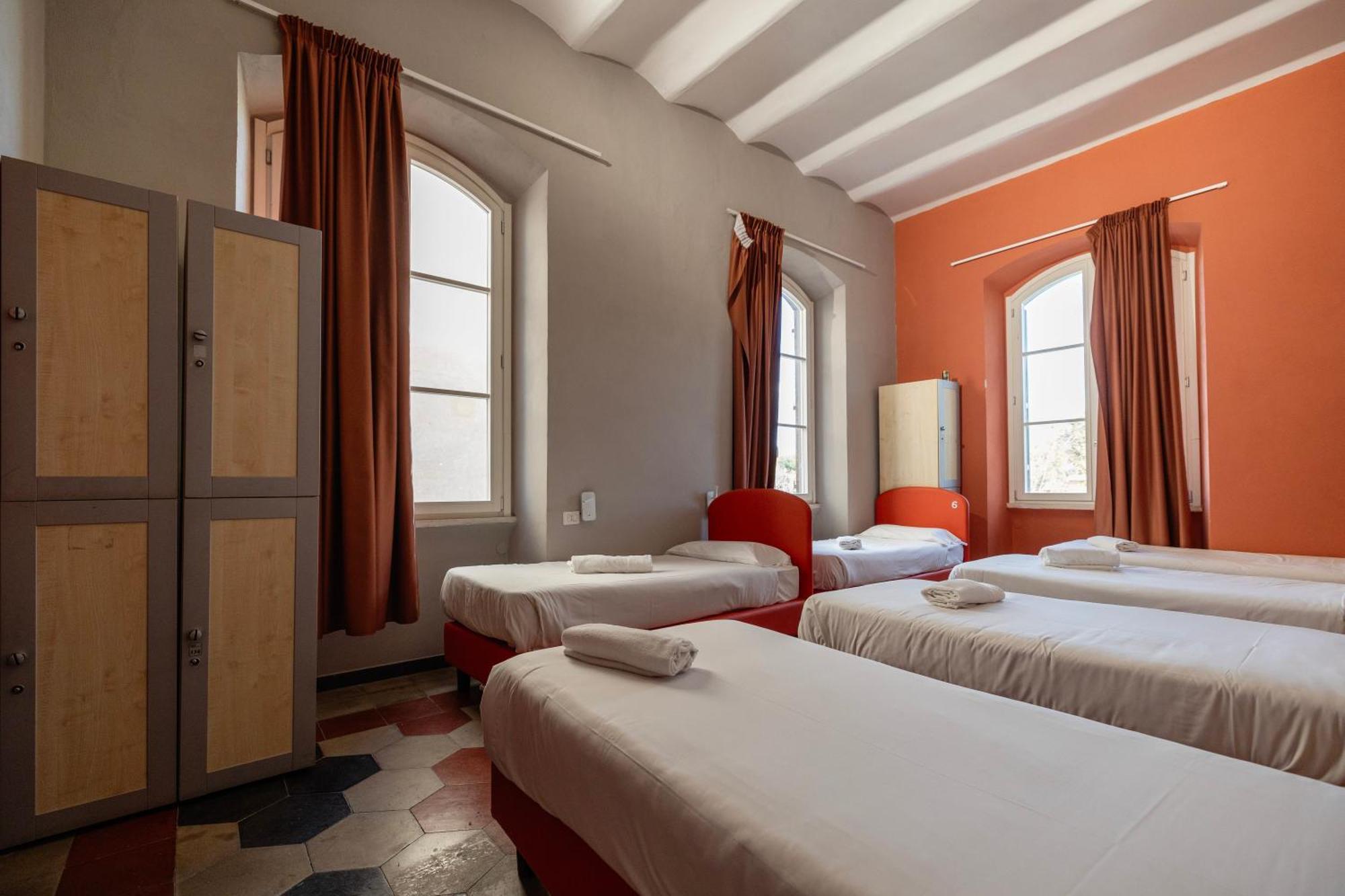 Хостел Borgo Ripa Urban Travel Рим Екстер'єр фото