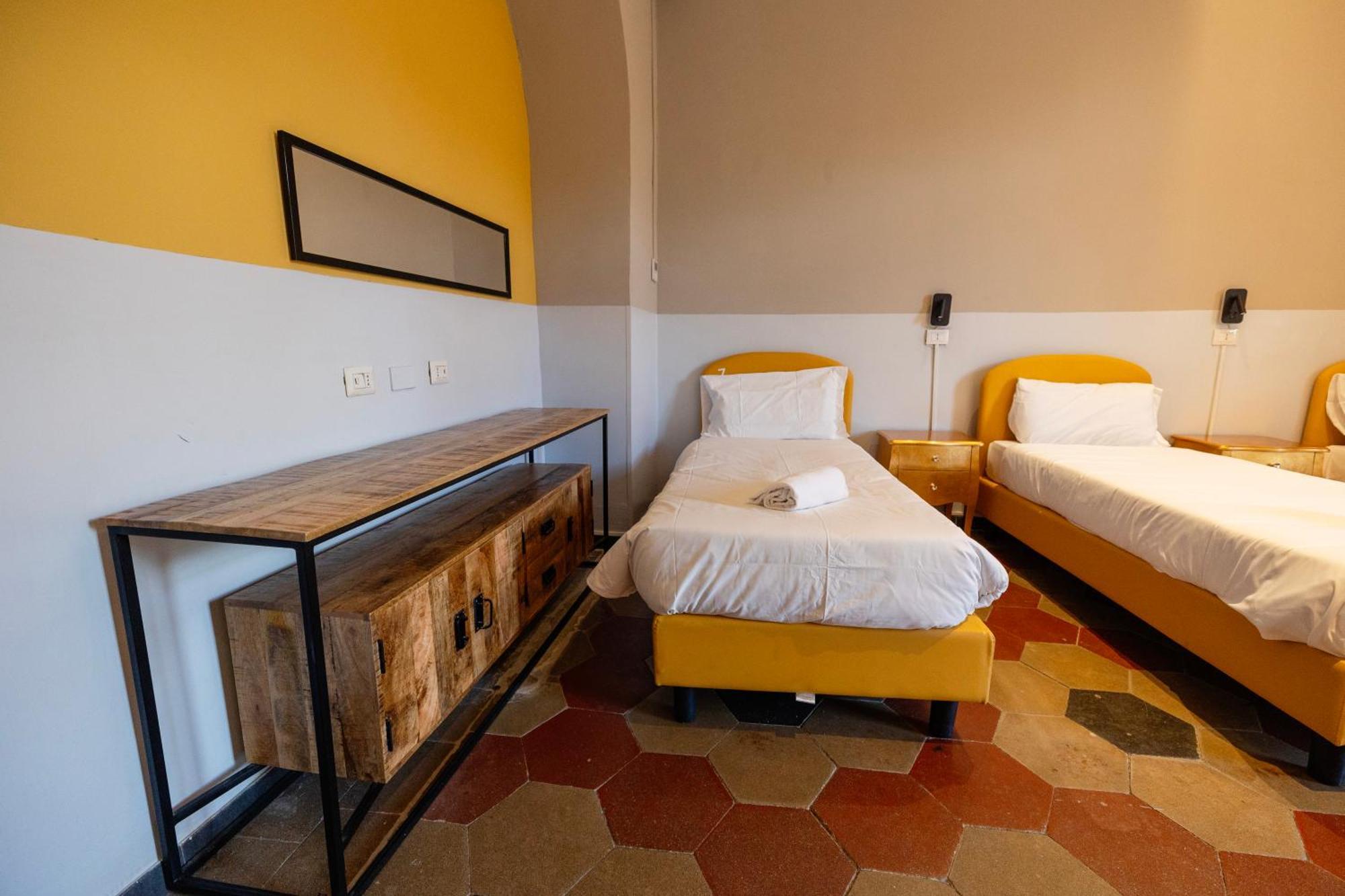 Хостел Borgo Ripa Urban Travel Рим Екстер'єр фото