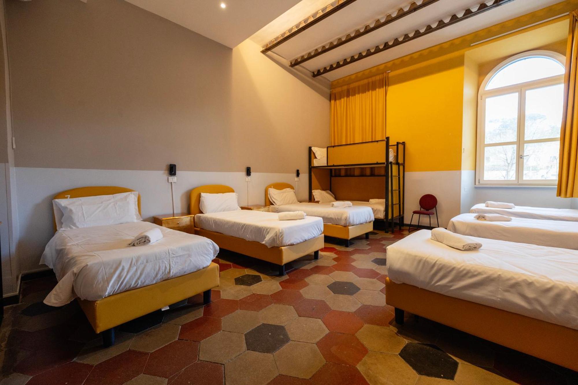Хостел Borgo Ripa Urban Travel Рим Екстер'єр фото
