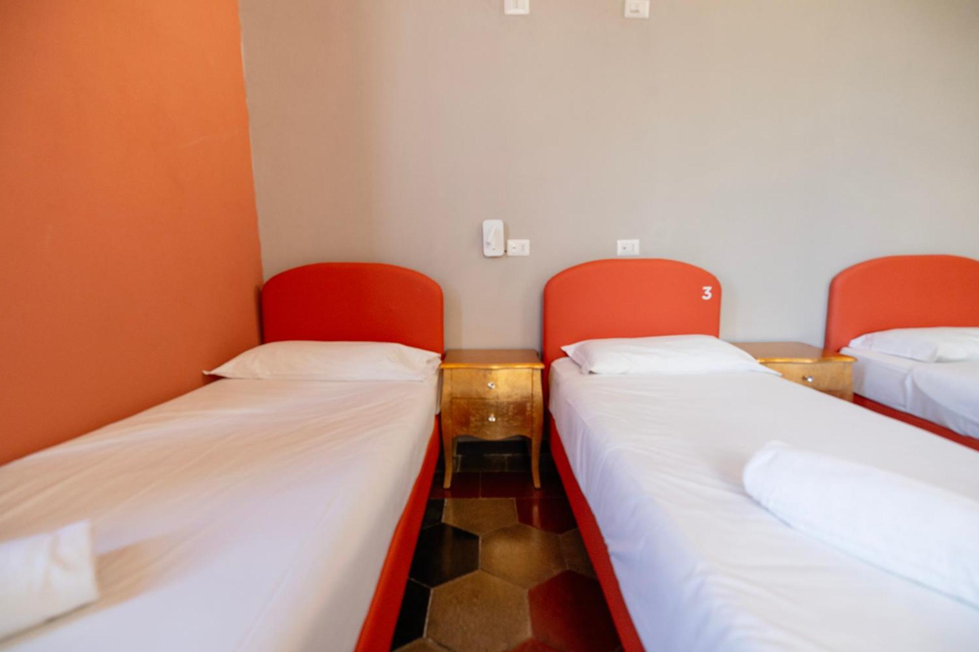 Хостел Borgo Ripa Urban Travel Рим Екстер'єр фото