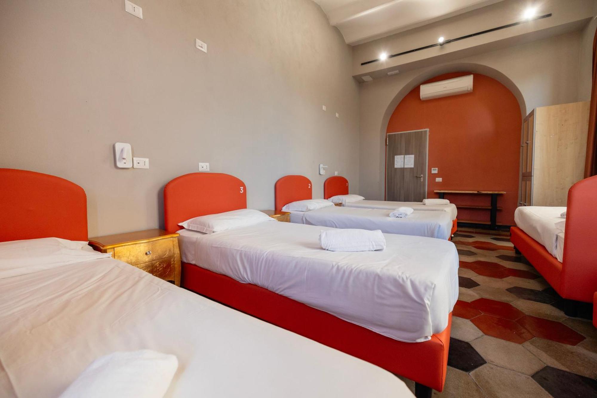 Хостел Borgo Ripa Urban Travel Рим Екстер'єр фото