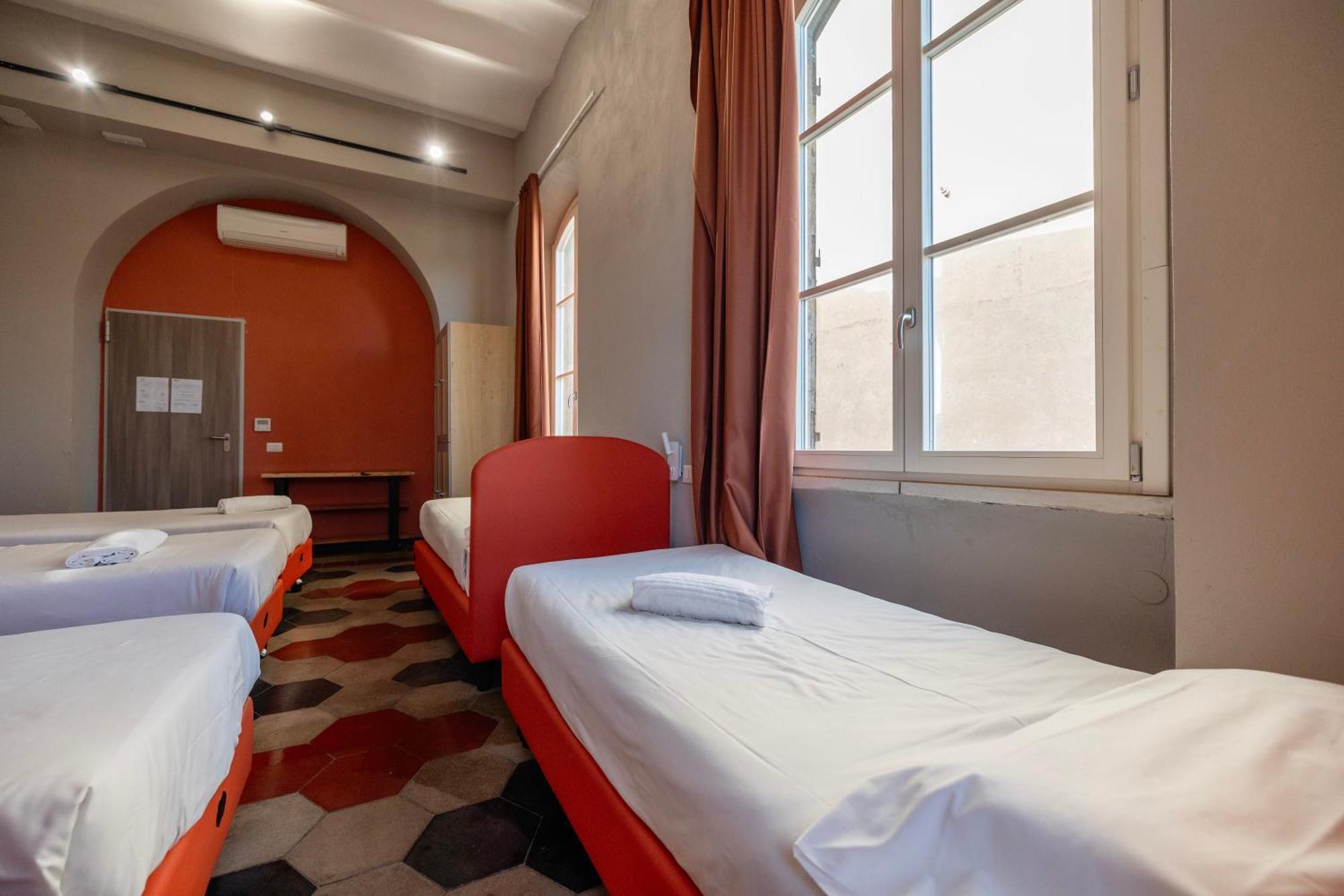 Хостел Borgo Ripa Urban Travel Рим Екстер'єр фото