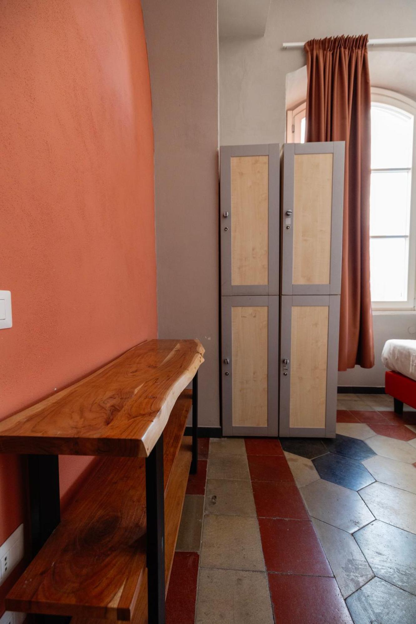Хостел Borgo Ripa Urban Travel Рим Екстер'єр фото